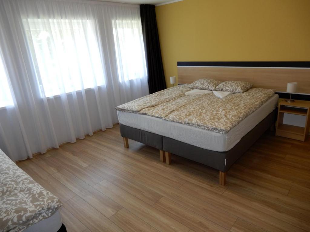 Bed and Breakfast Rómahegy Rendezvényház Kaposvár Exterior foto